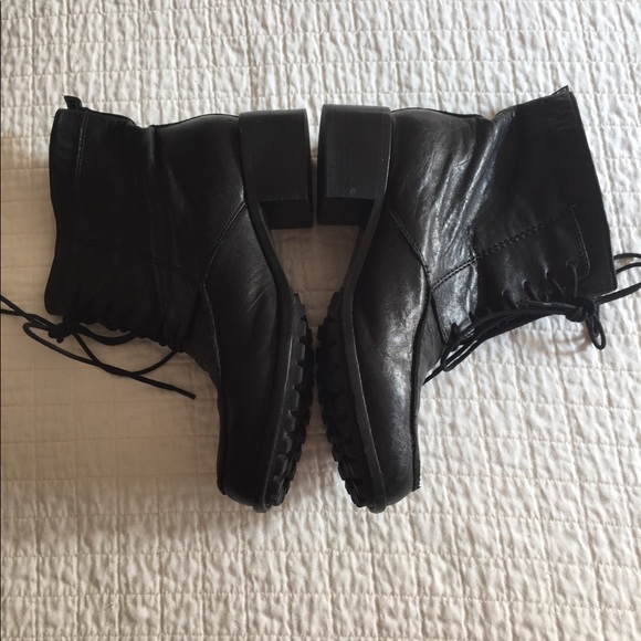 EUC Elizabeth & James “Wilda” black booties - Picture 6 of 14